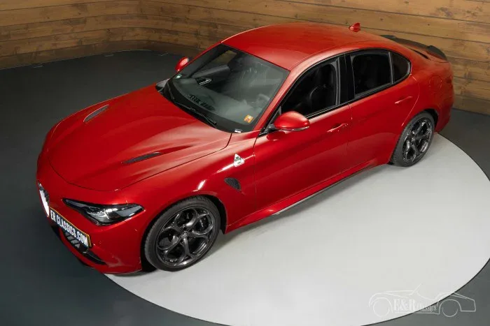 Alfa Romeo Giulia (2019) — foto 1