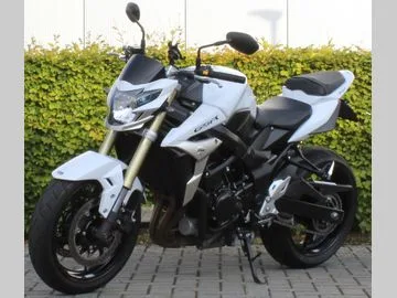 Suzuki GSR750 (2011) — foto 1