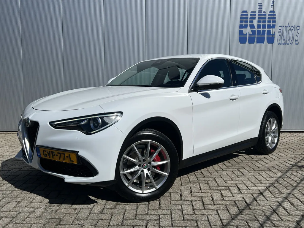 Alfa Romeo Stelvio (2017) — foto 1