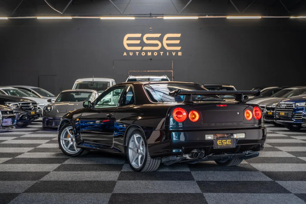 Nissan Skyline (1999) — foto 1