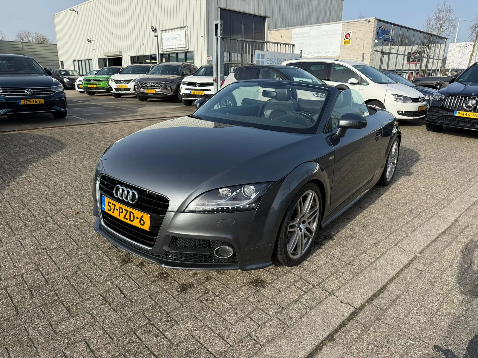 Audi TT (2011) — foto 1