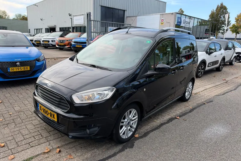 Ford Tourneo Courier (2015)