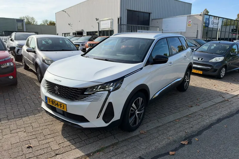 Peugeot 5008 (2023)