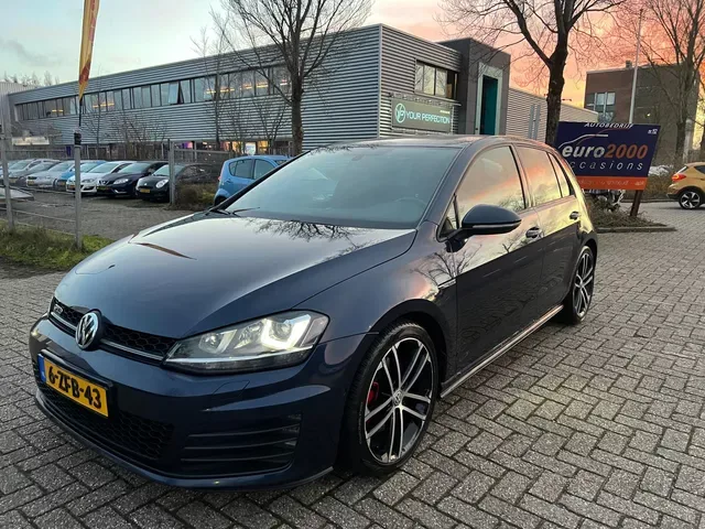 Volkswagen Golf (2014) — foto 1