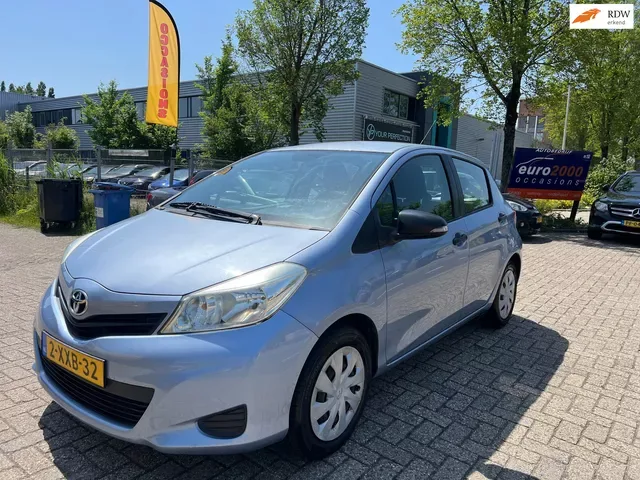 Toyota Yaris (2012) — foto 1