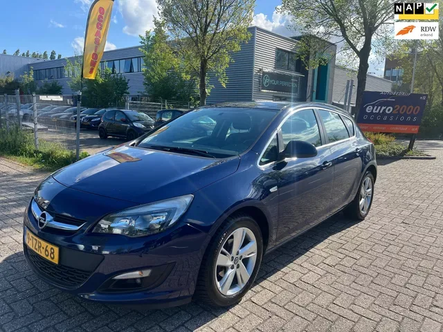Opel Astra (2014) — foto 1