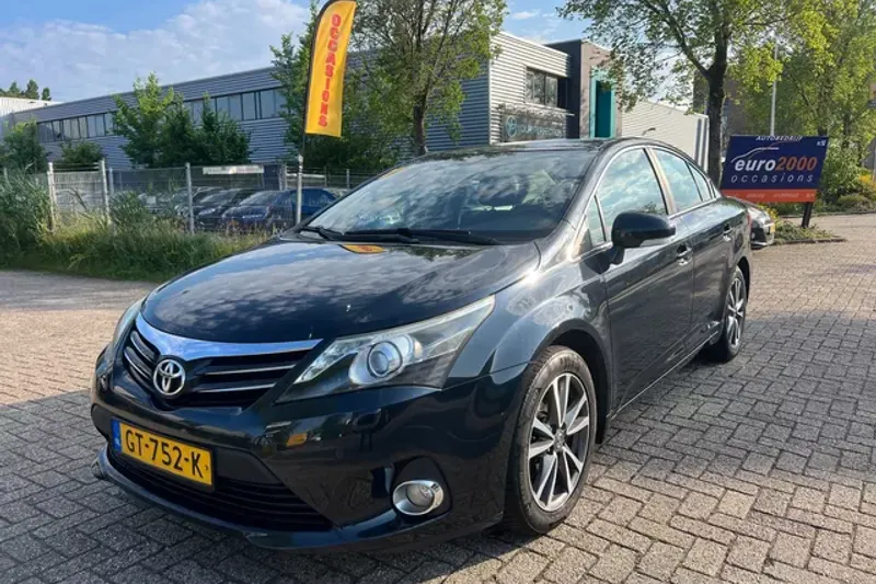 Toyota Avensis (2012)