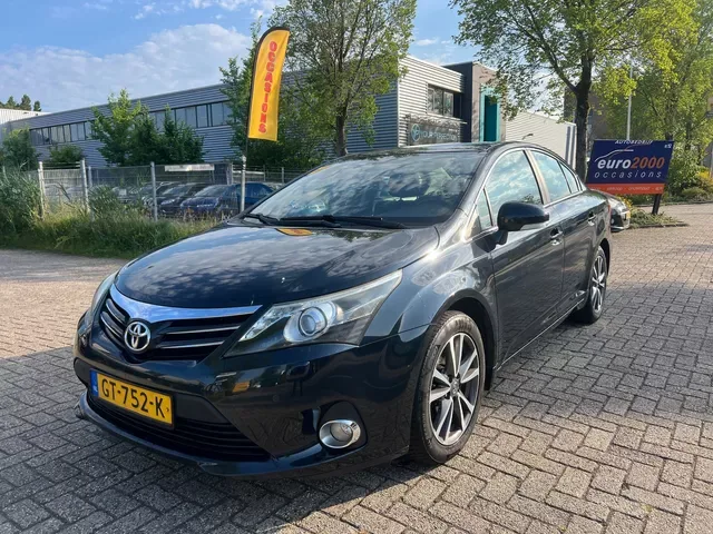 Toyota Avensis (2012) — foto 1