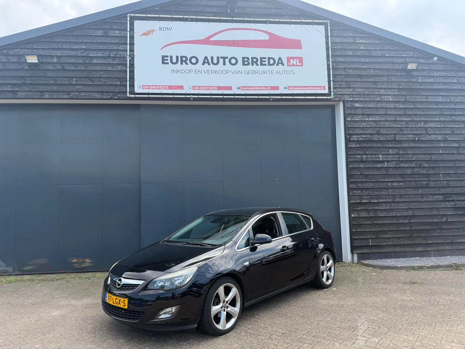 Opel Astra (2010) — foto 1