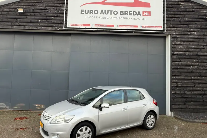 Toyota Auris (2010)