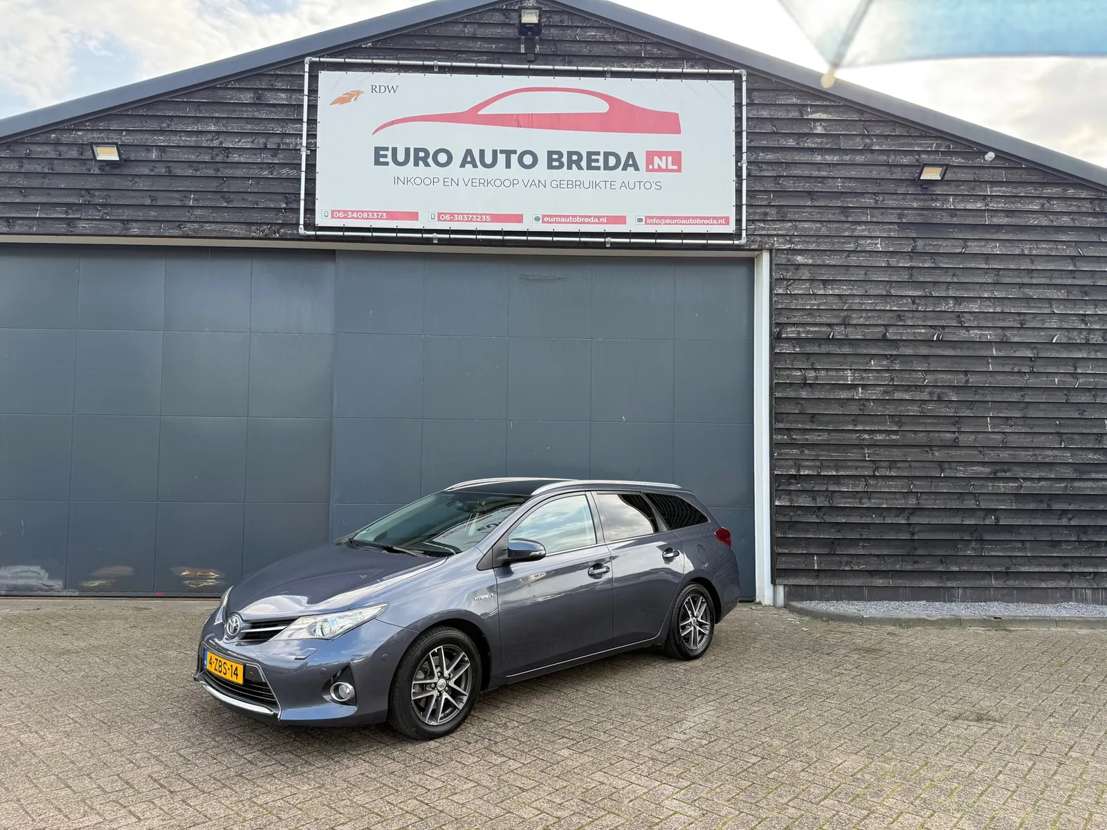 Toyota Auris (2014) — foto 1