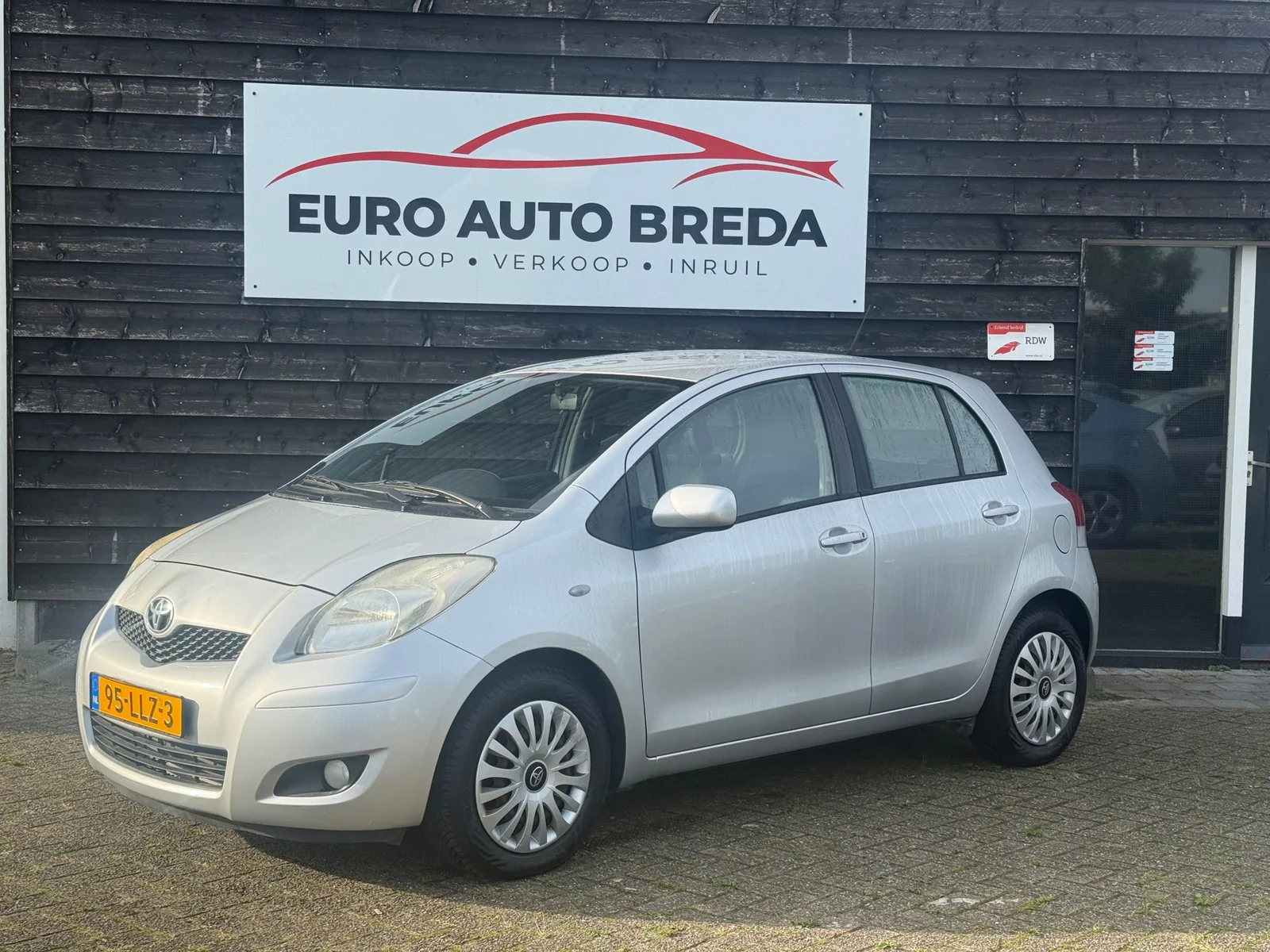 Toyota Yaris (2010) — foto 1