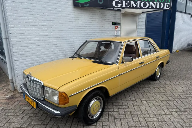 Mercedes-Benz 200-280 (1980)