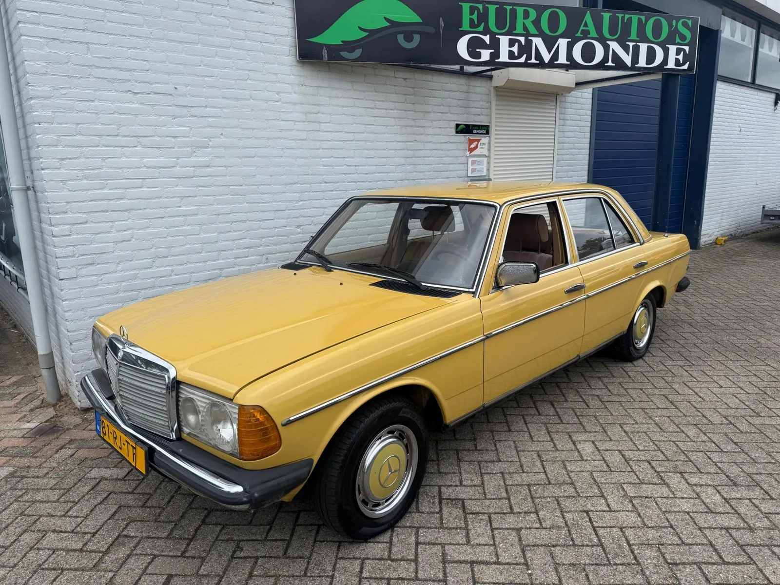Mercedes-Benz 200-280 (1980) — foto 1