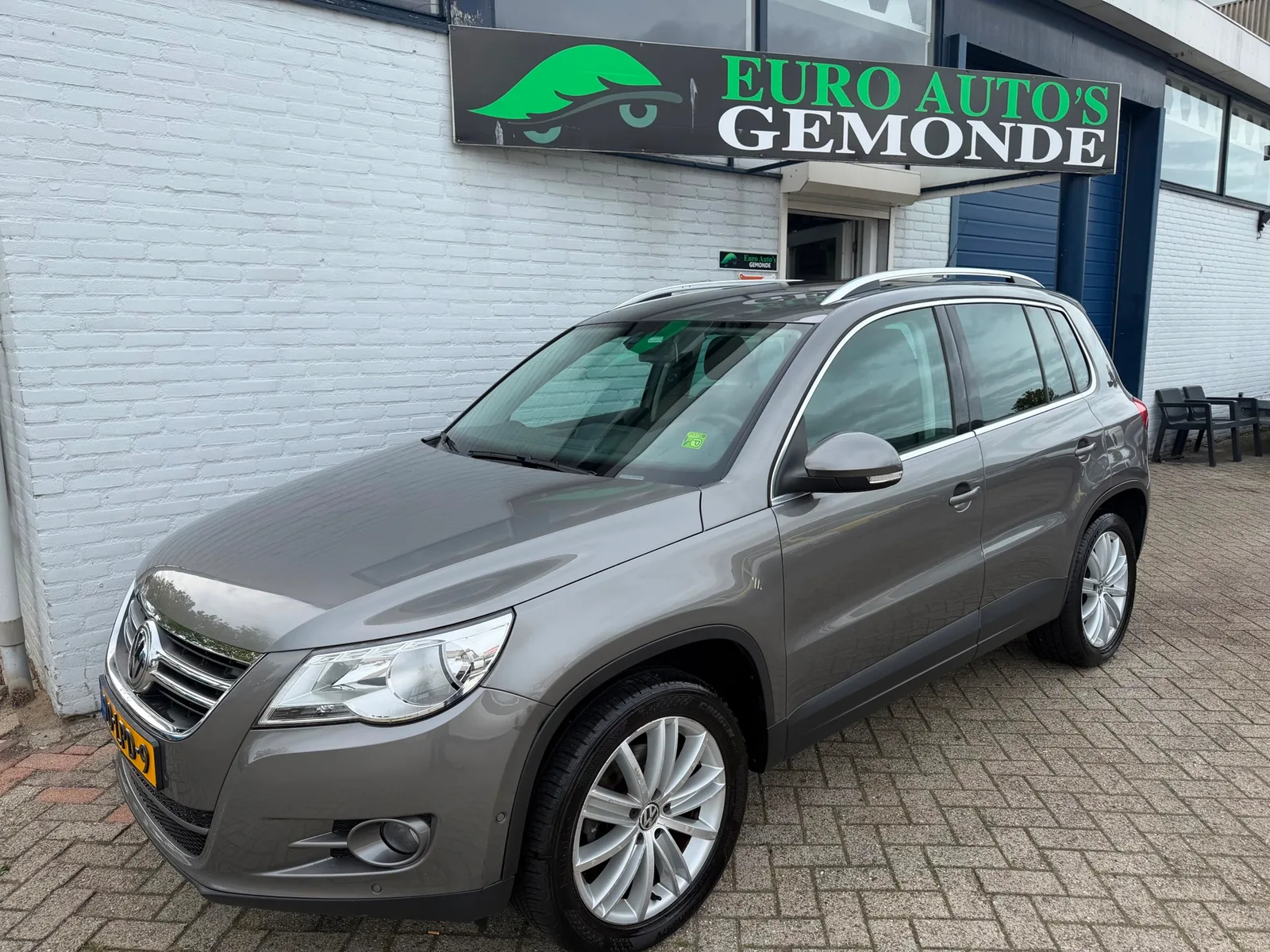 Volkswagen Tiguan (2010) — foto 1