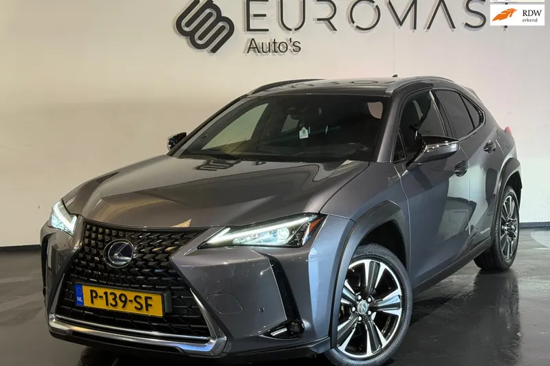 Lexus UX (2021)