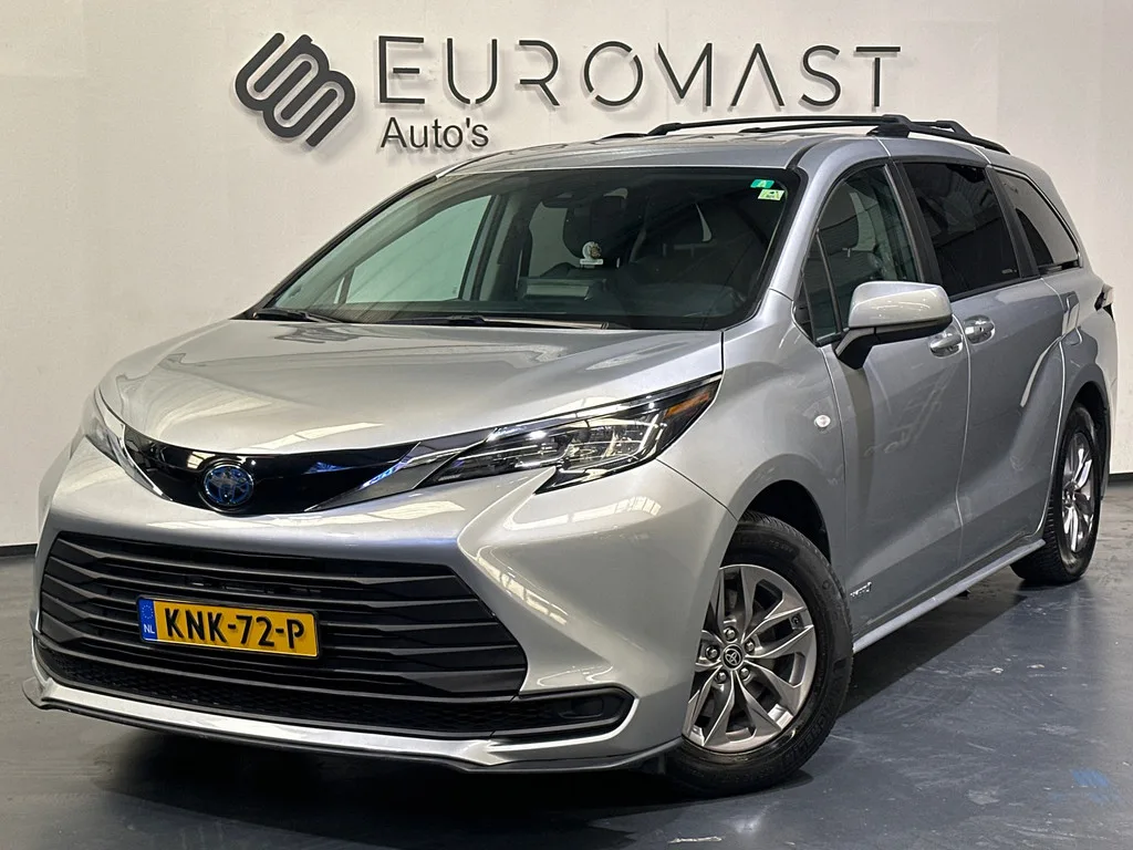 Toyota Sienna (2021) — foto 1