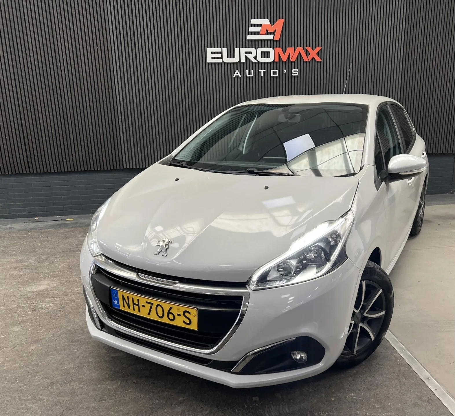 Peugeot 208 (2017) — foto 1