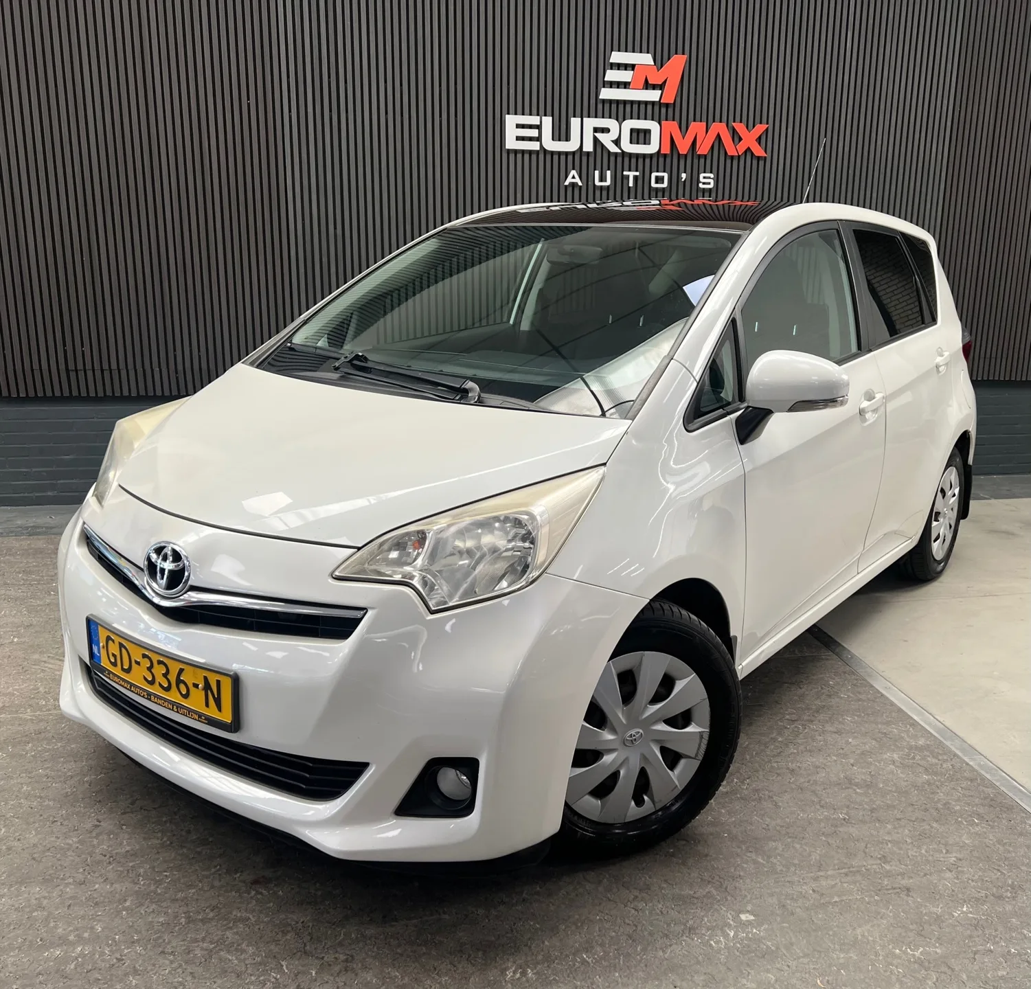 Toyota Verso S (2012) — foto 1