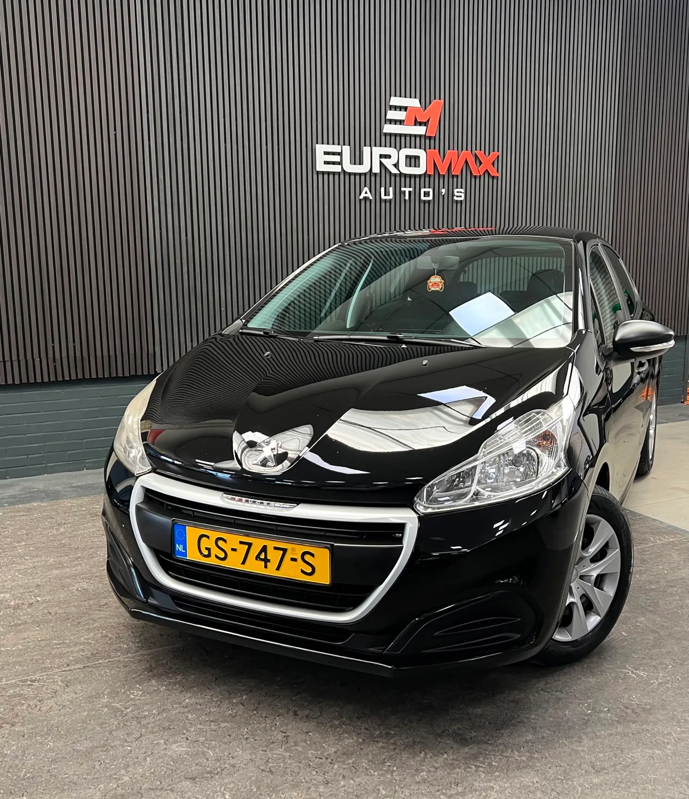 Peugeot 208 (2015) — foto 1