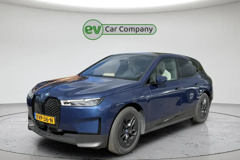 BMW iX (2023)