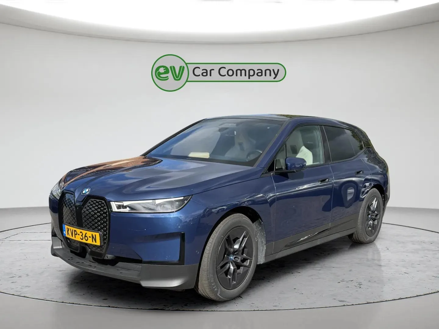 BMW iX (2023) — foto 1