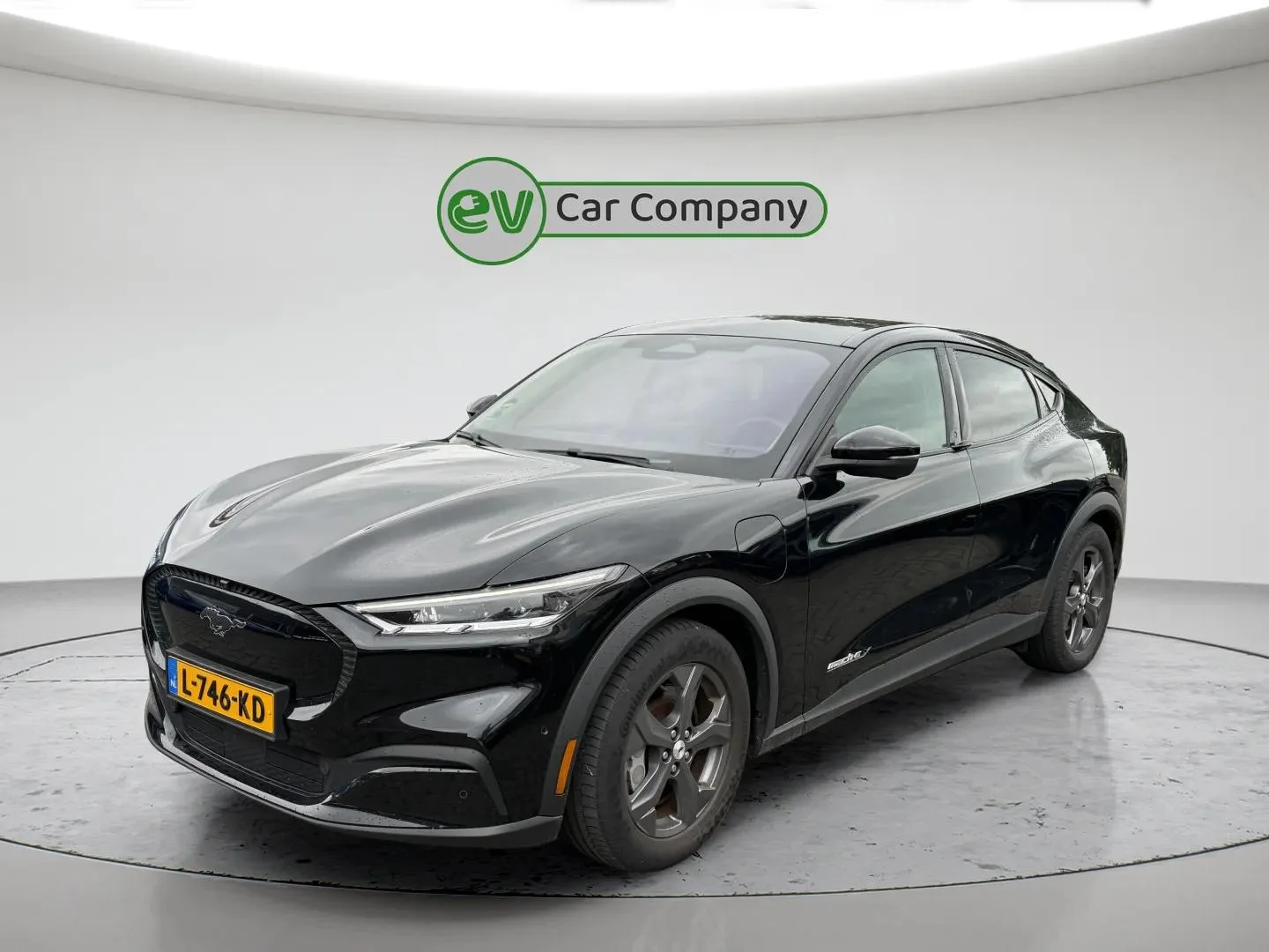 Ford Mustang Mach-E (2021) — foto 1