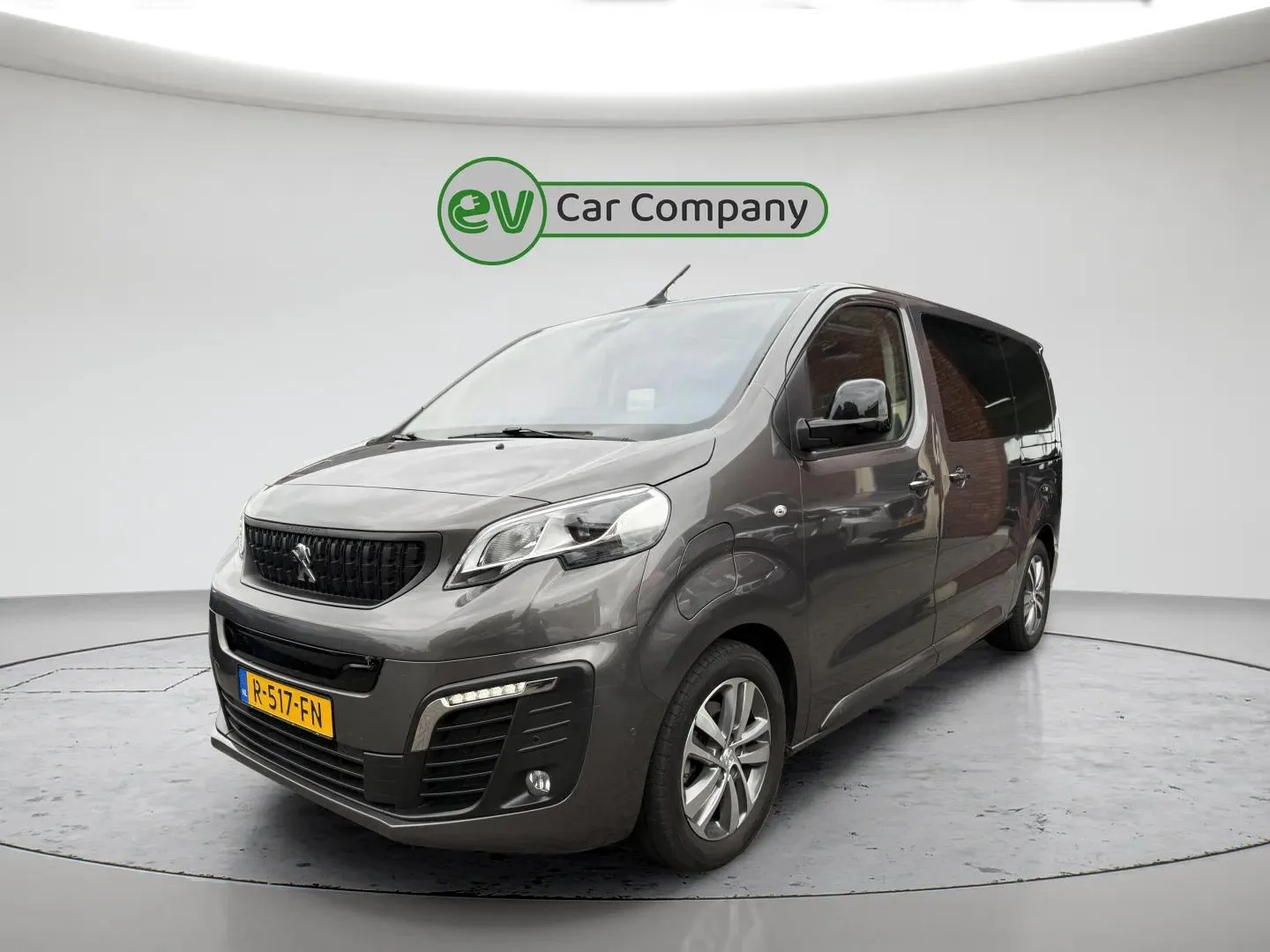 Peugeot e-Traveller (2021) — foto 1