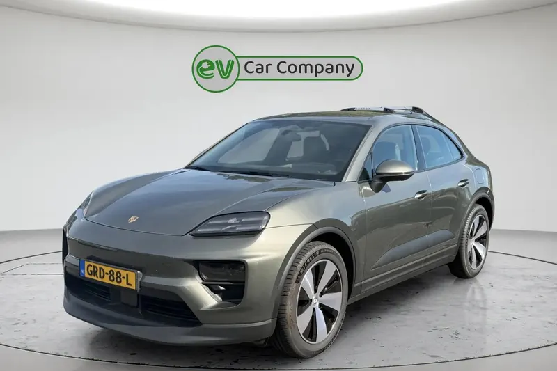 Porsche Macan (2024)