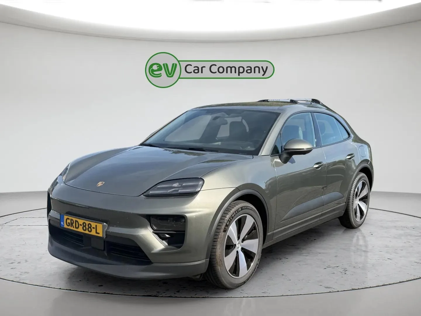 Porsche Macan (2024) — foto 1