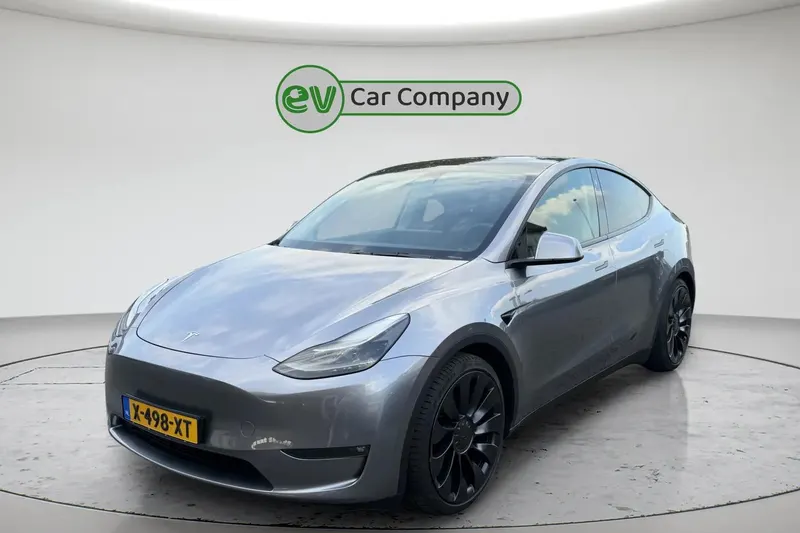 Tesla Model Y (2024)