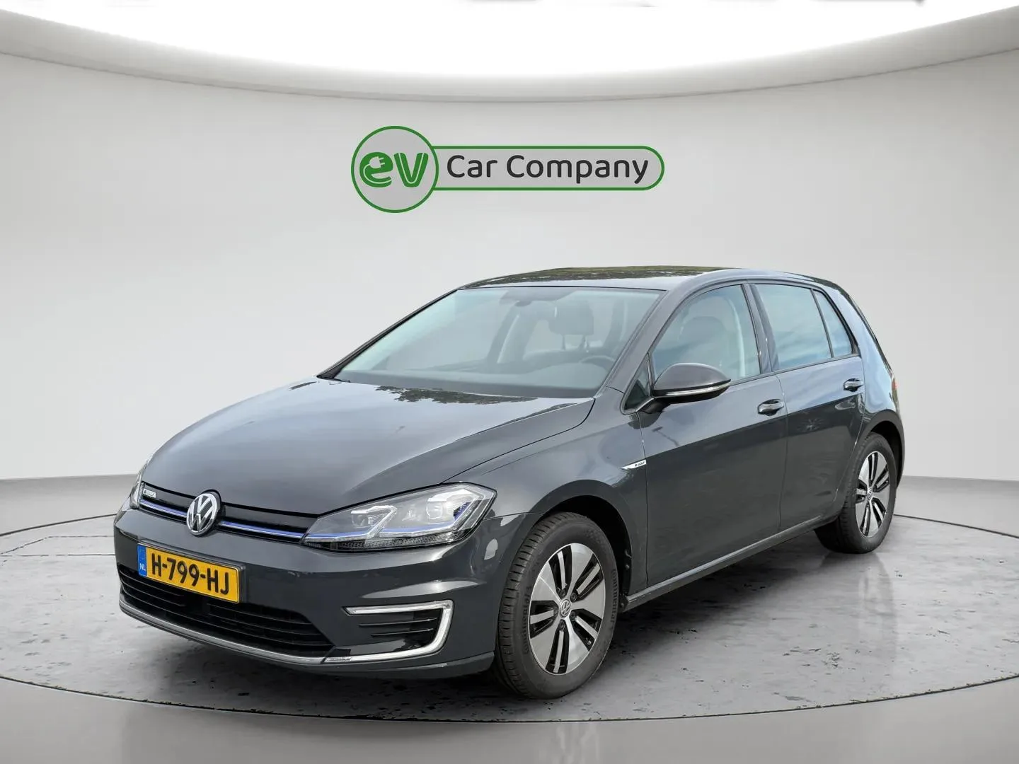Volkswagen E-Golf (2020) — foto 1