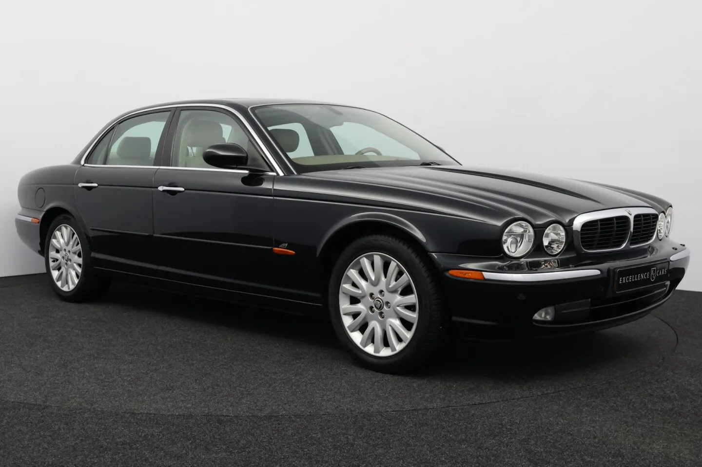 Jaguar XJ (2005) — foto 1