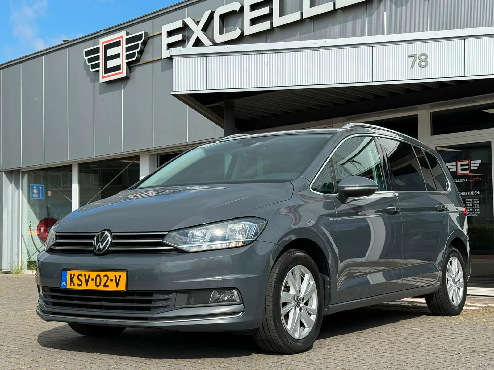 Volkswagen Touran (2021) — foto 1