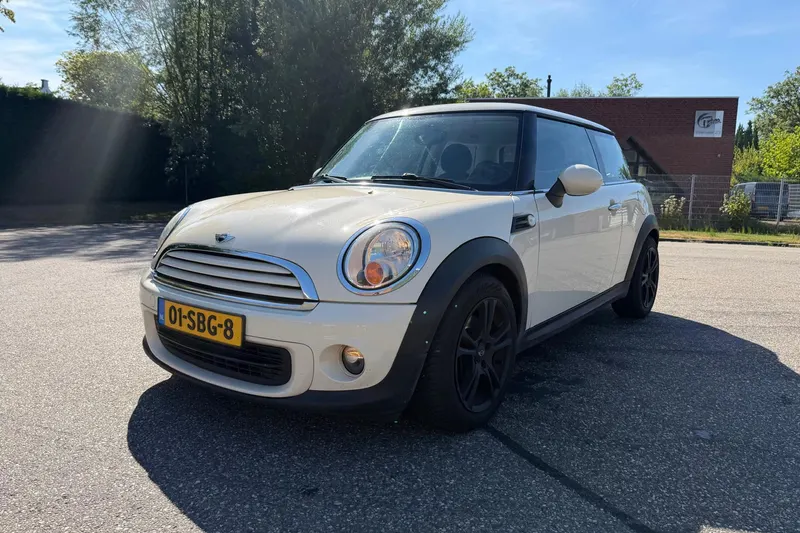 MINI One (2011)