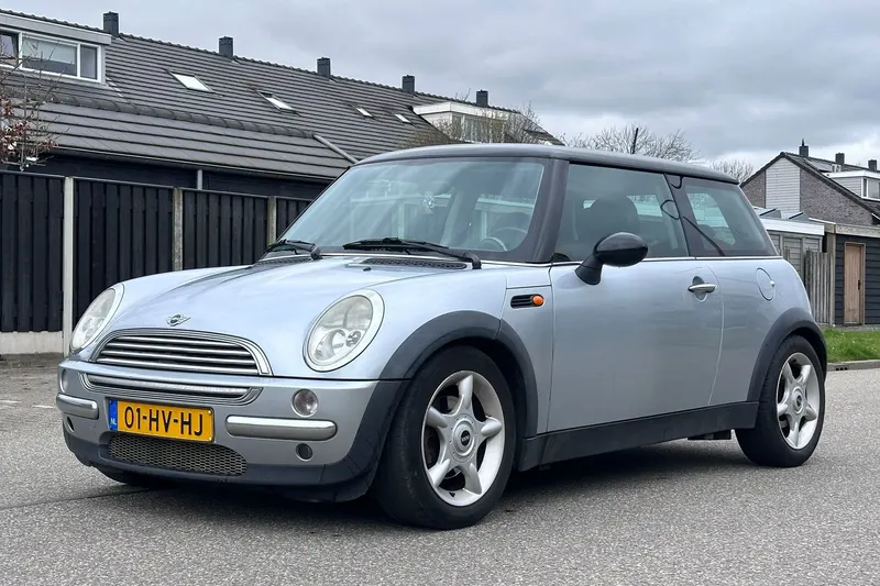 MINI Cooper (2002)
