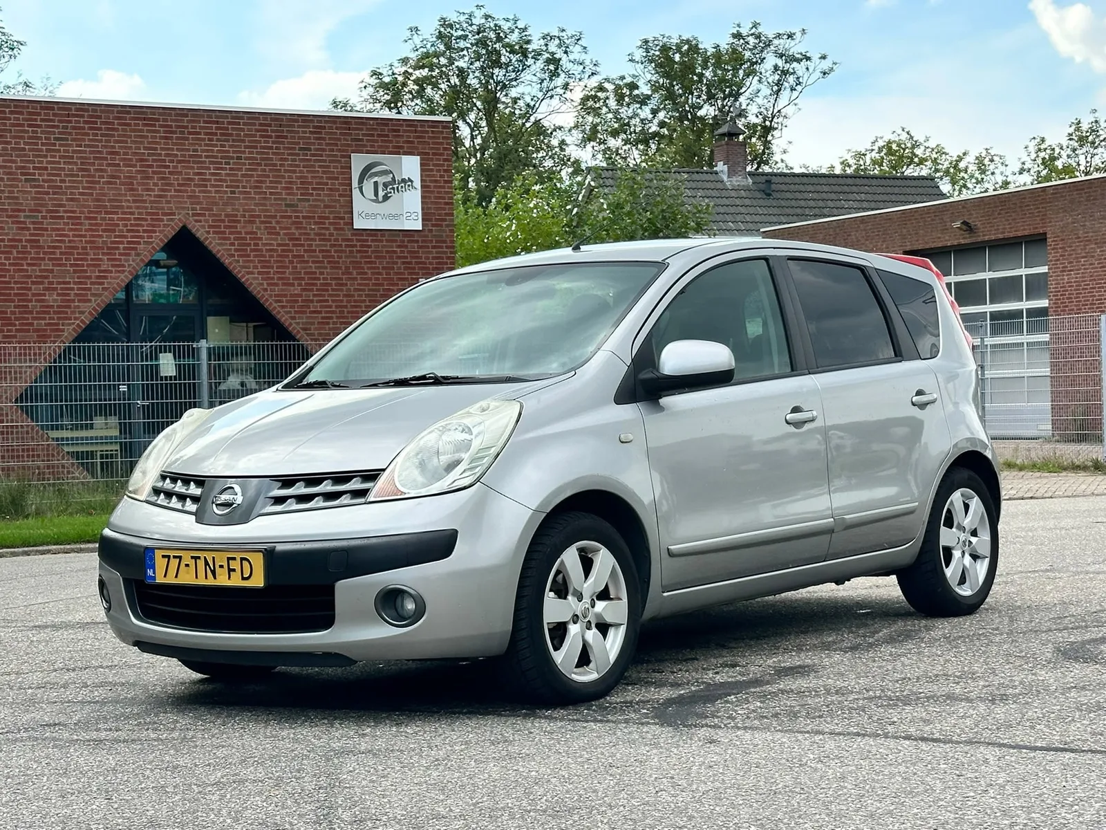 Nissan Note (2006) — foto 1