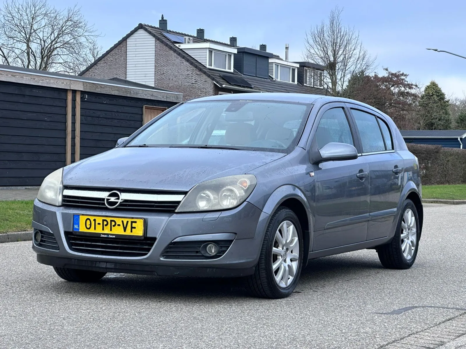 Opel Astra (2004) — foto 1