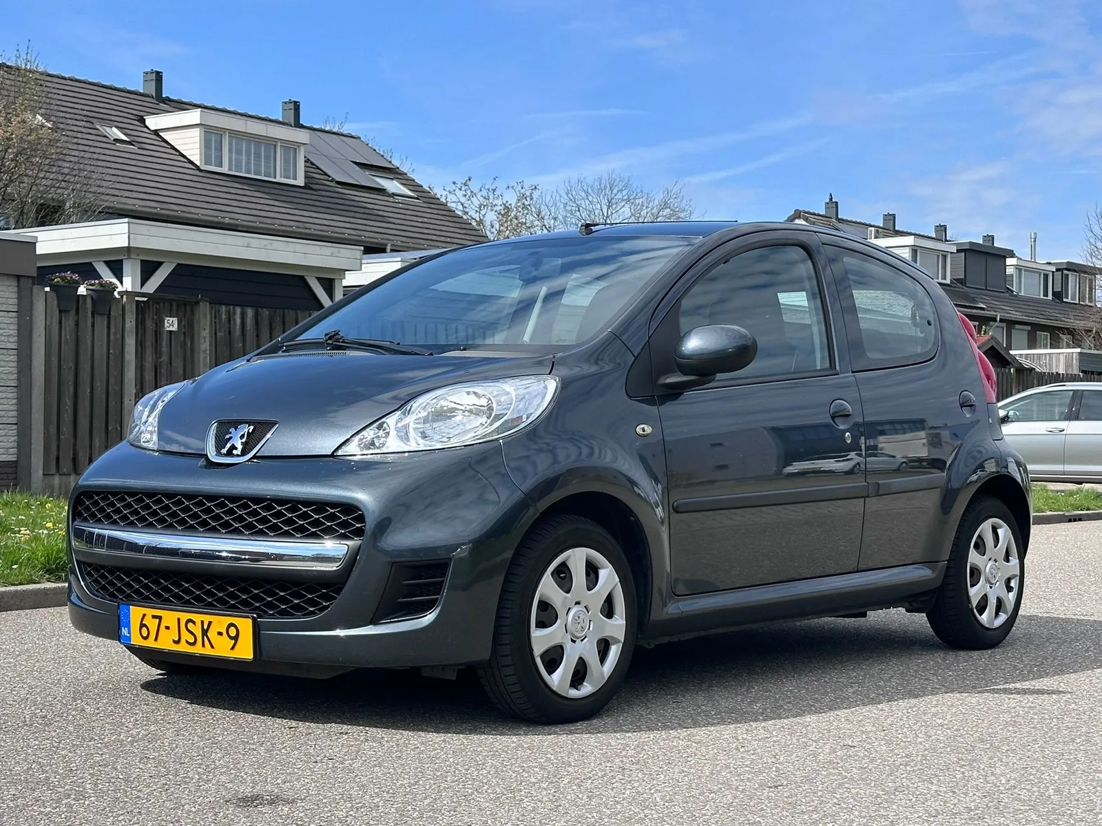 Peugeot 107 (2009) — foto 1