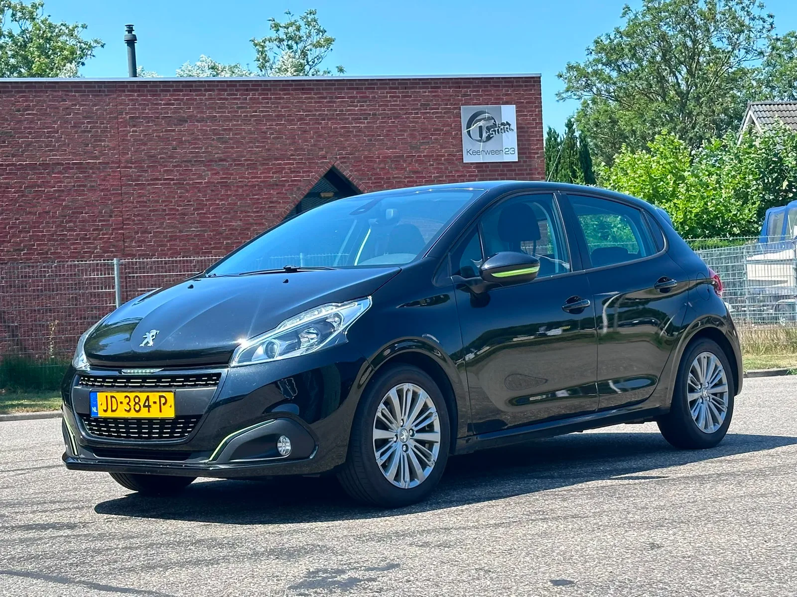 Peugeot 208 (2016) — foto 1