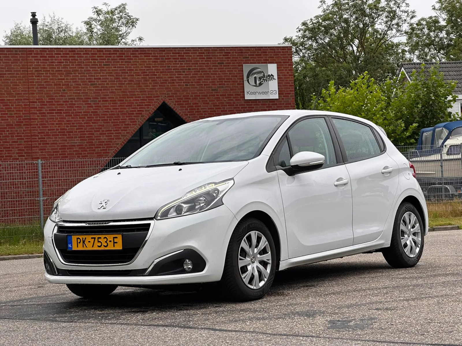 Peugeot 208 (2017) — foto 1