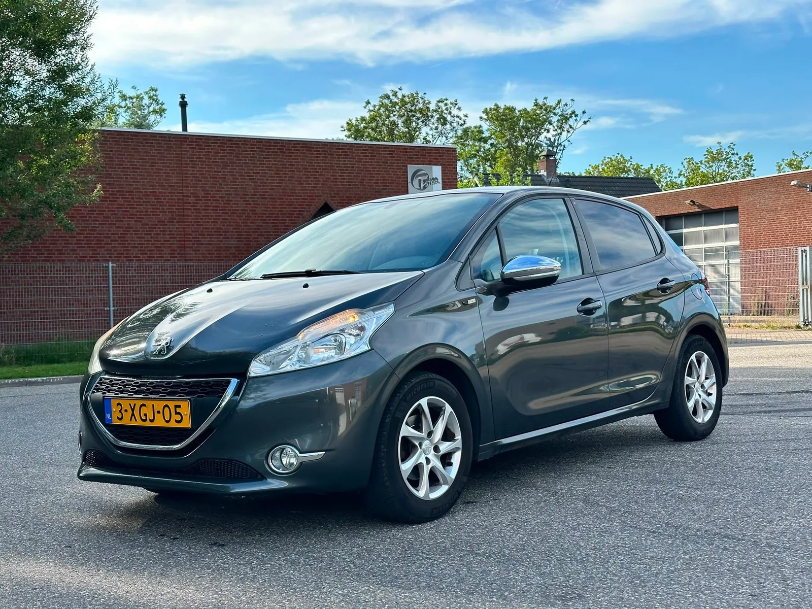 Peugeot 208 (2014) — foto 1