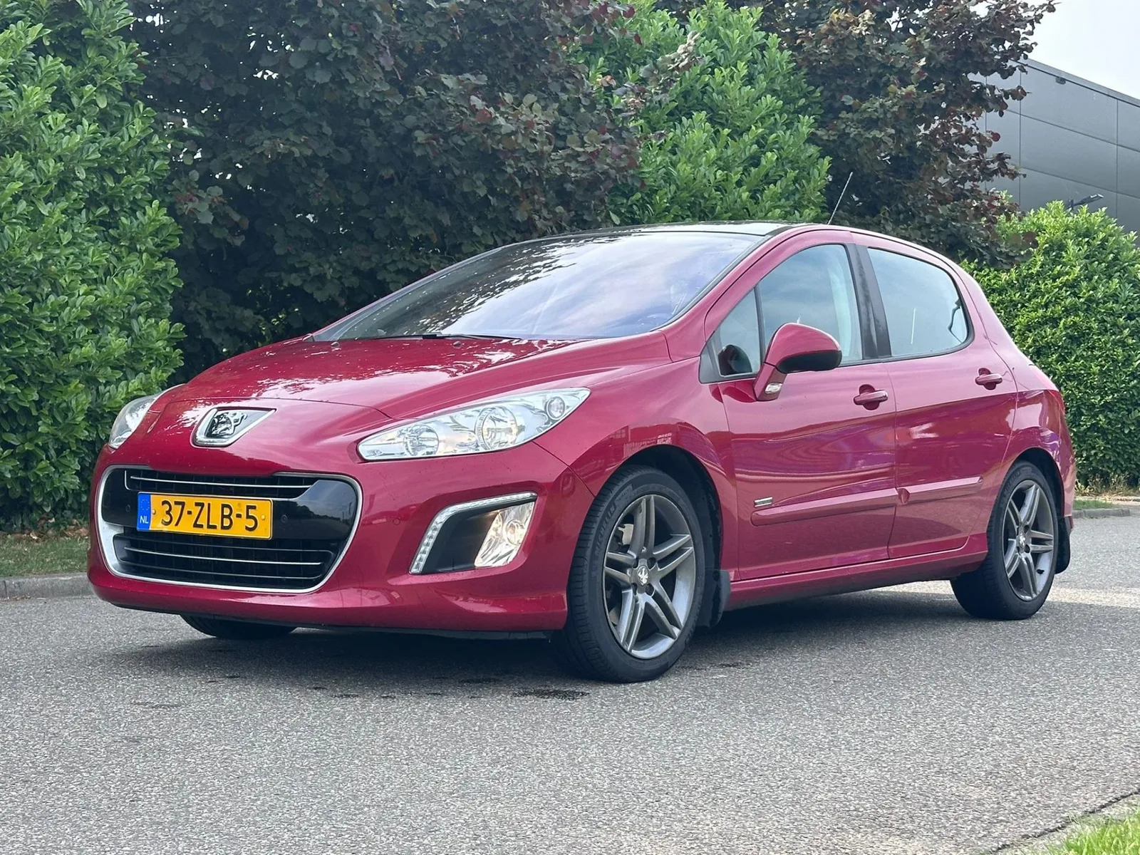 Peugeot 308 (2013) — foto 1