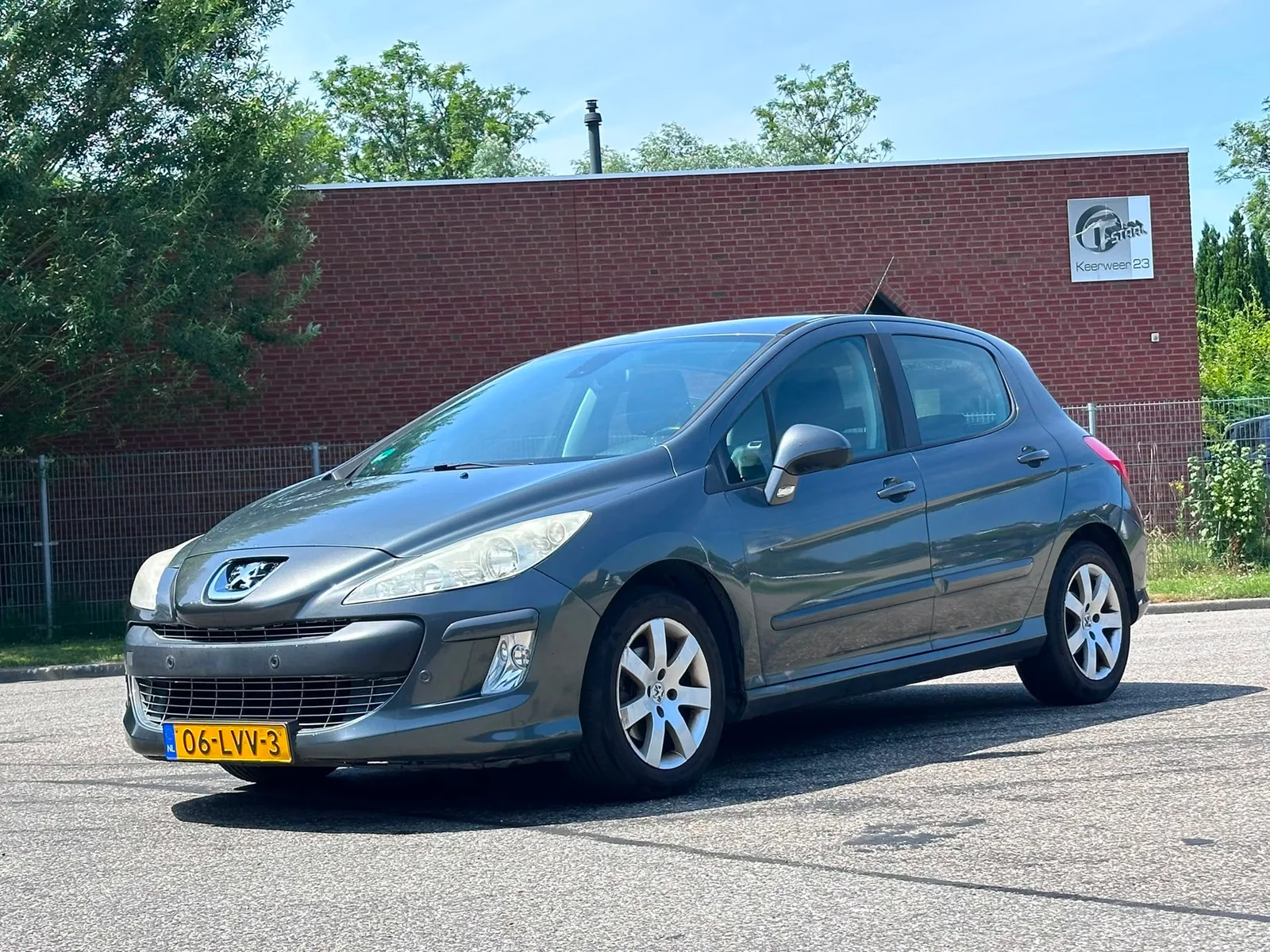 Peugeot 308 (2010) — foto 1