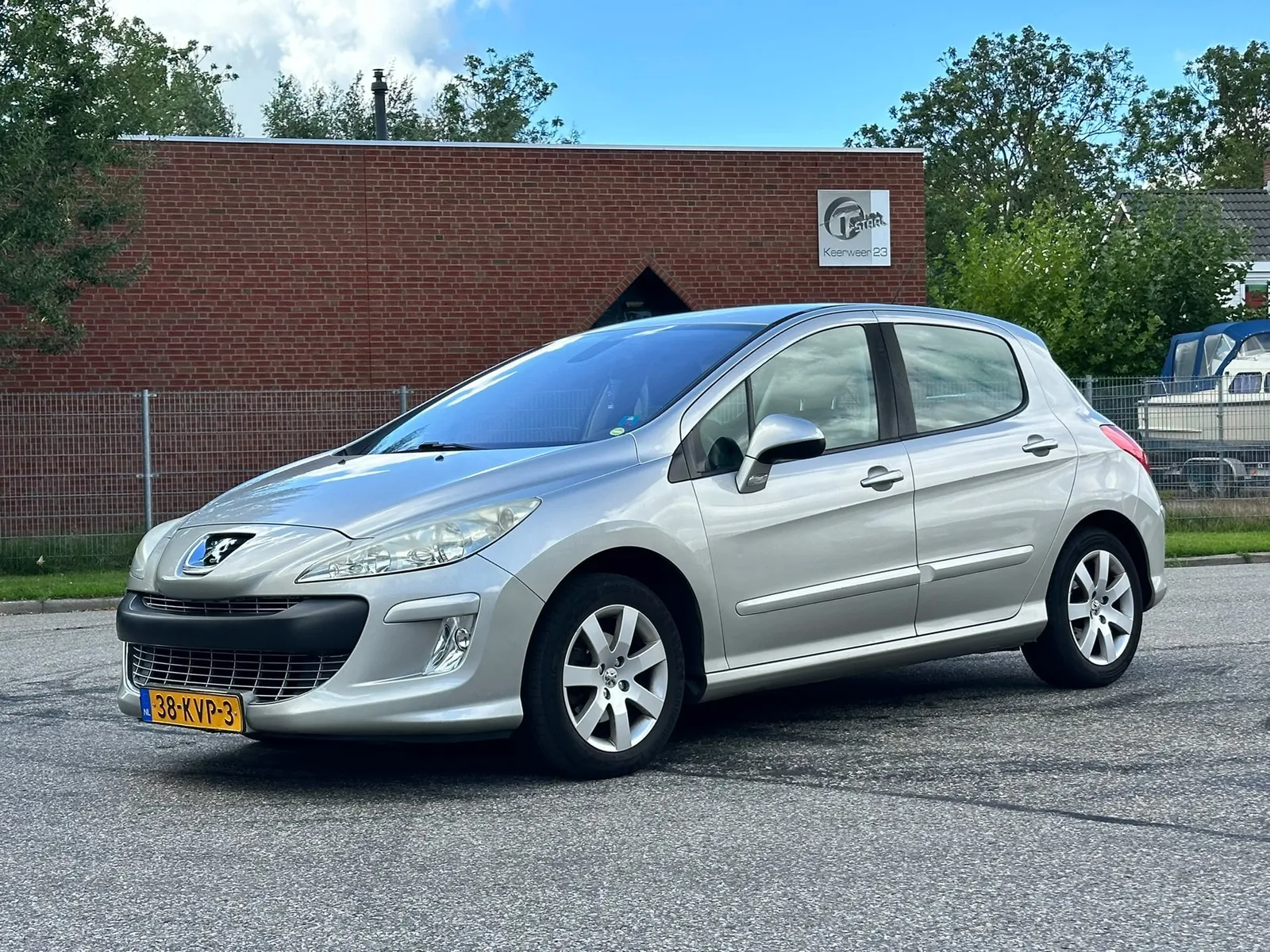 Peugeot 308 (2008) — foto 1