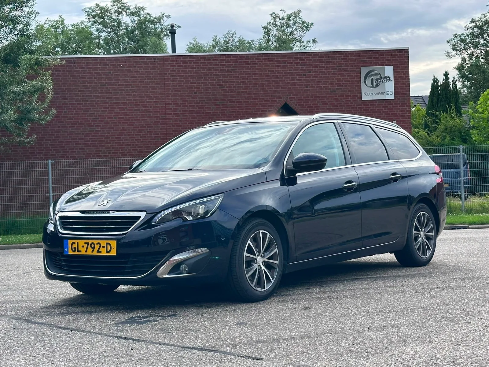 Peugeot 308 (2015) — foto 1