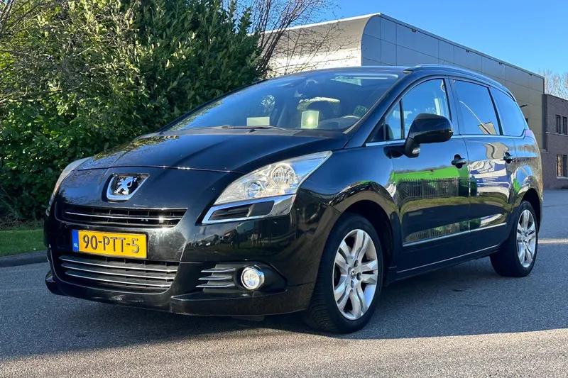 Peugeot 5008 (2011)