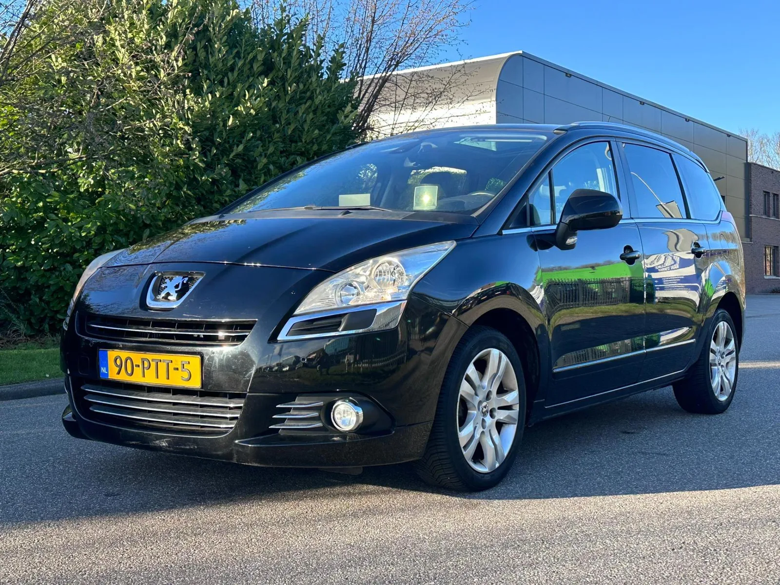 Peugeot 5008 (2011) — foto 1