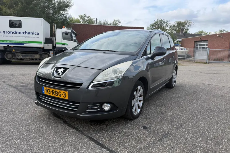 Peugeot 5008 (2011)