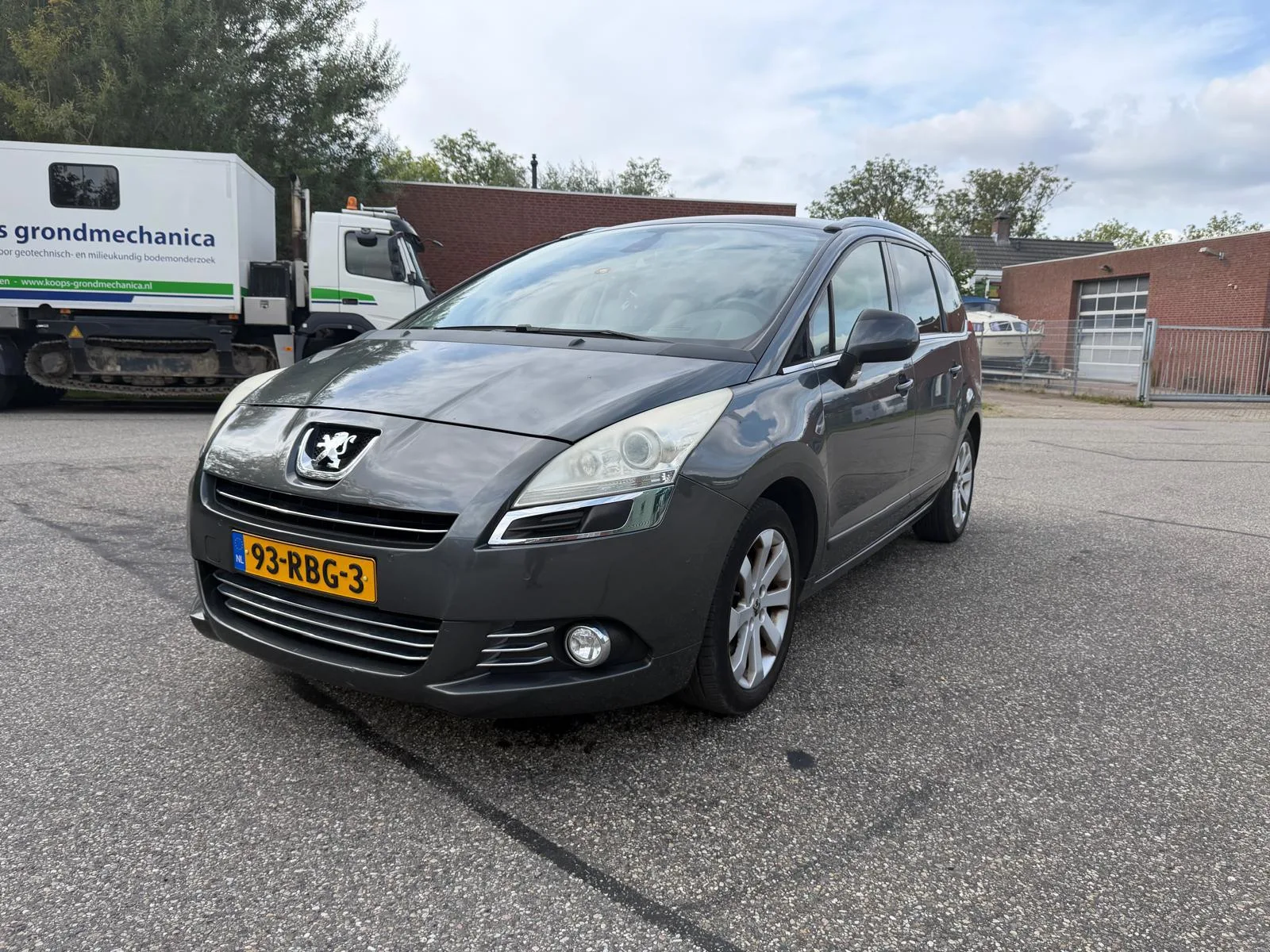 Peugeot 5008 (2011) — foto 1